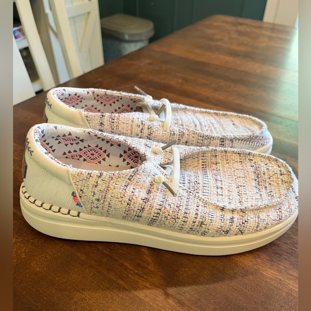 Womens hey dudes - rise - size 8 - worn for 5 minutes